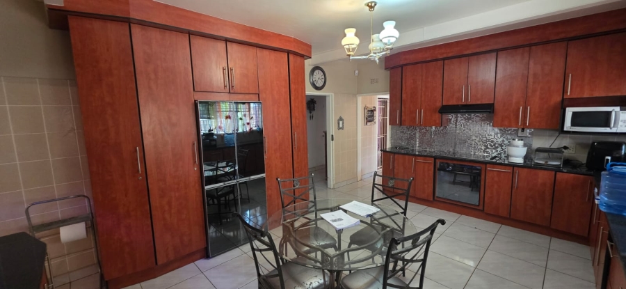 6 Bedroom Property for Sale in Wilkeville North West